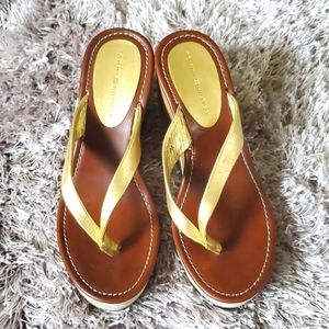 Tommy Hilfiger, Sz 9, Wedge/Flip-flop, Gold